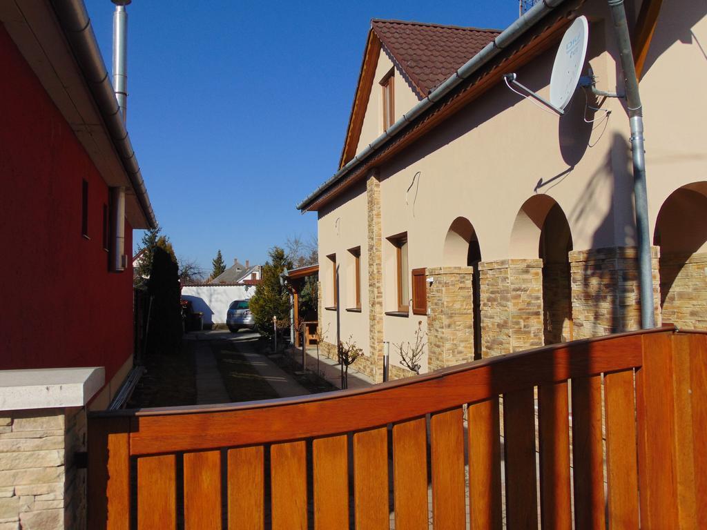 Anna Bathory Apartmanhaz Хайдусобосло Экстерьер фото